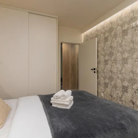 Wichrowa Deluxe By Bookinghost *