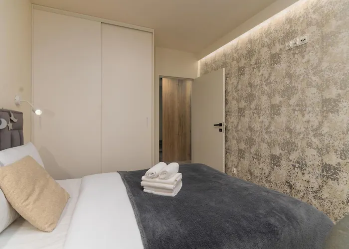 Wichrowa Deluxe By Bookinghost *